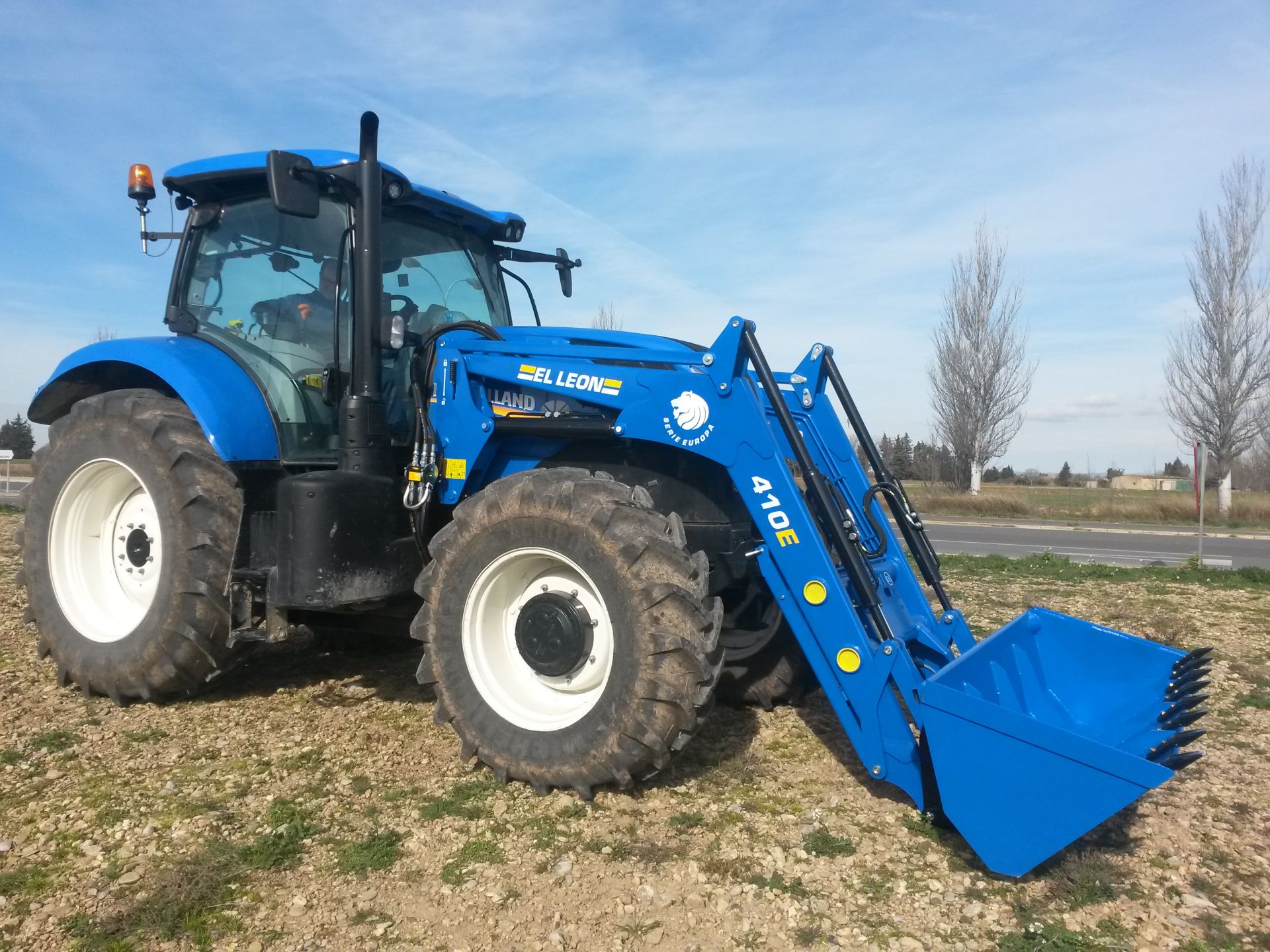 Chargeur frontal avec articulations équipées de bagues anti-friction