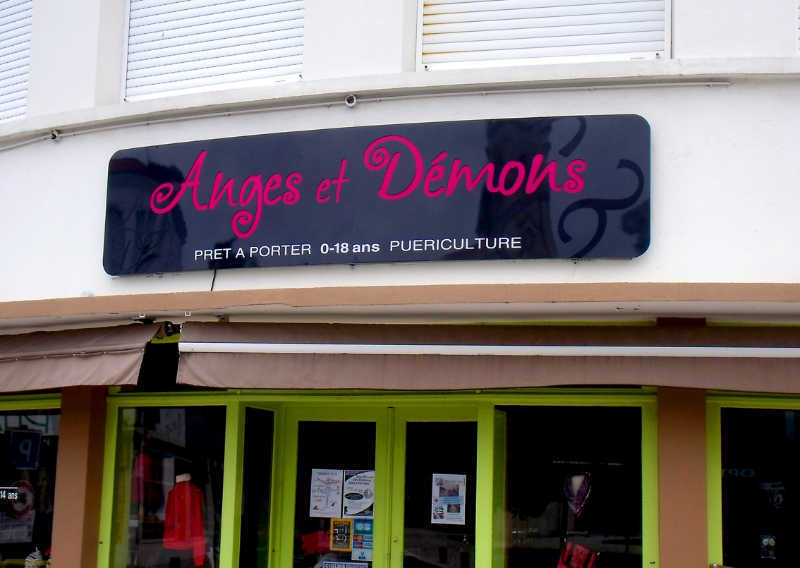 Enseigne lumineuse personnalisée pour une visibilité de jour comme de nuit - OUEST ENSEIGNES_3