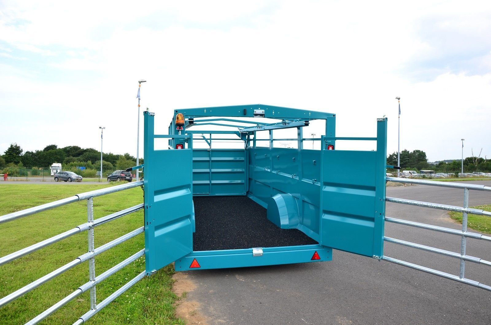 Système surbaissé hydraulique de la remorque Rollvan 59 pour montée rapide