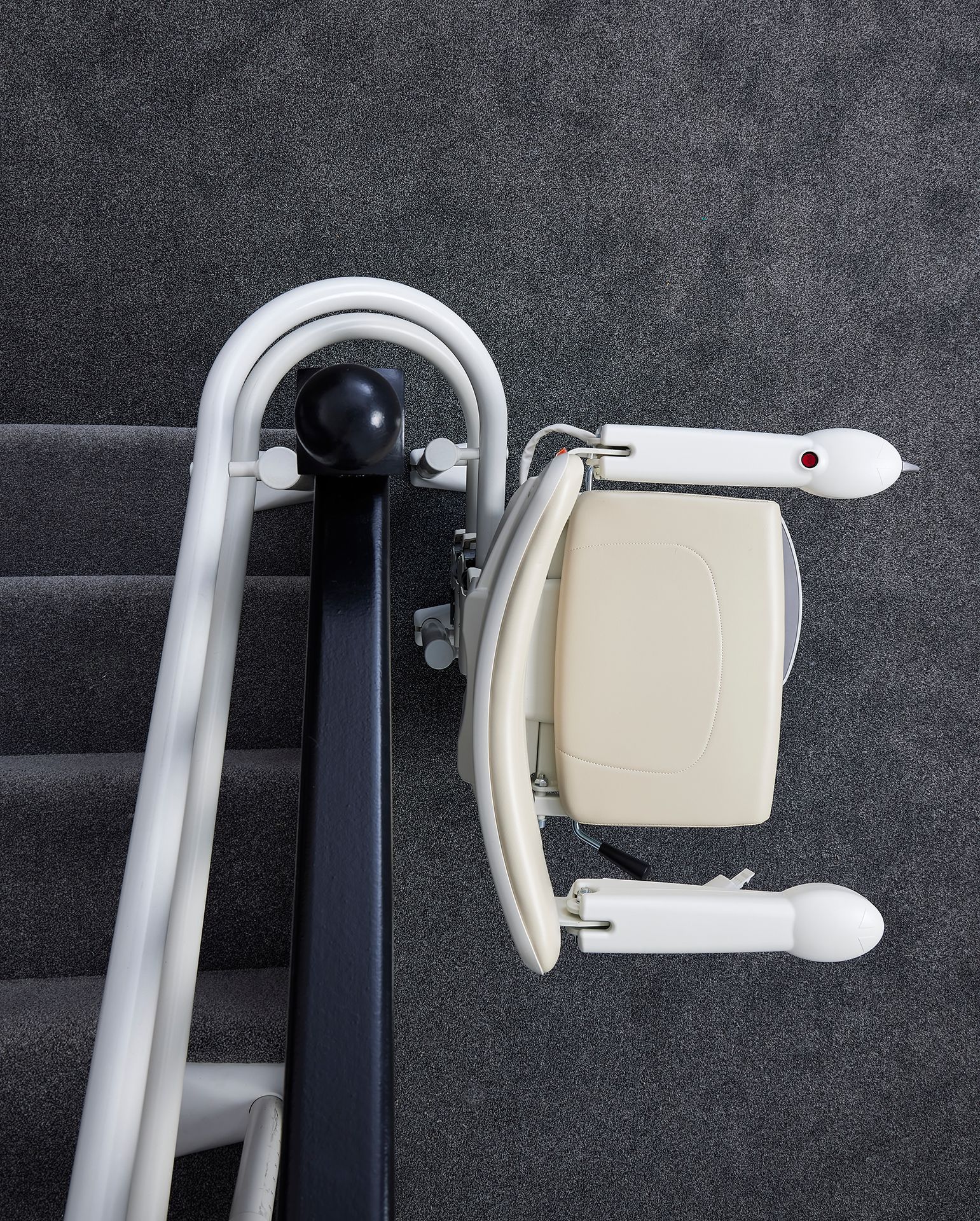 Monte-escalier avec double rail idéal pour les escaliers en colimaçon, tournants - Handicare double-rail 4000_2