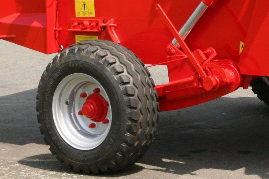 Pailleuse agricole PR 4000 GM - Jeantil - pour bottes rondes ou cubiques, performante en conditions extrêmes_3