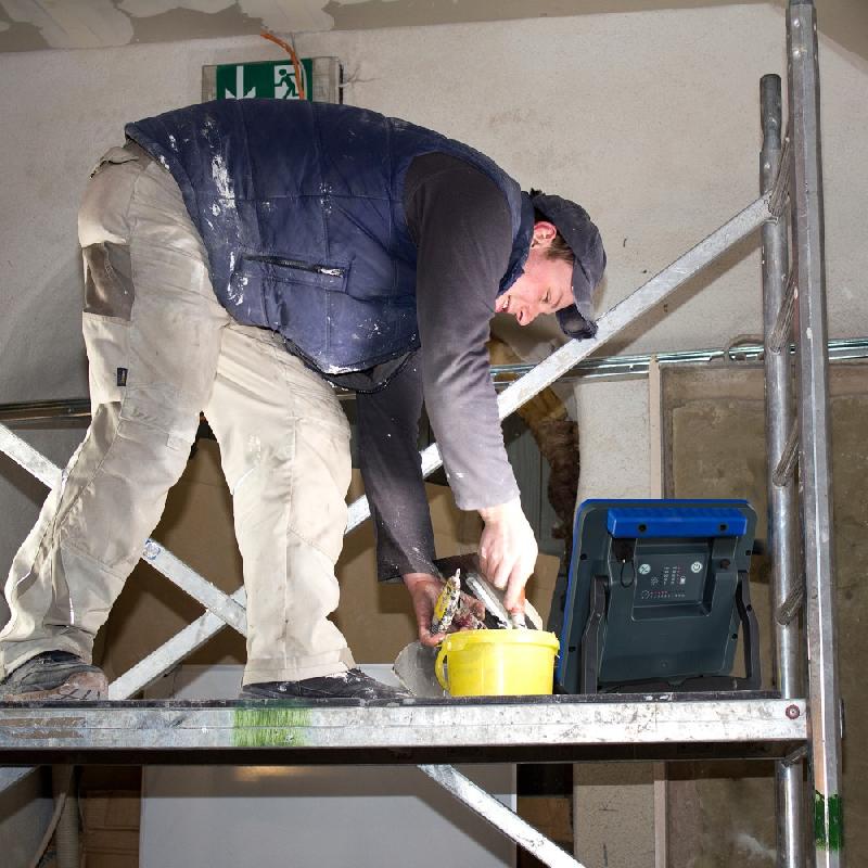 Projecteur de chantier LED hybride GLADIATOR SL - 4000lm, IP66, batterie lithium-ion, garantie 3 ans_3