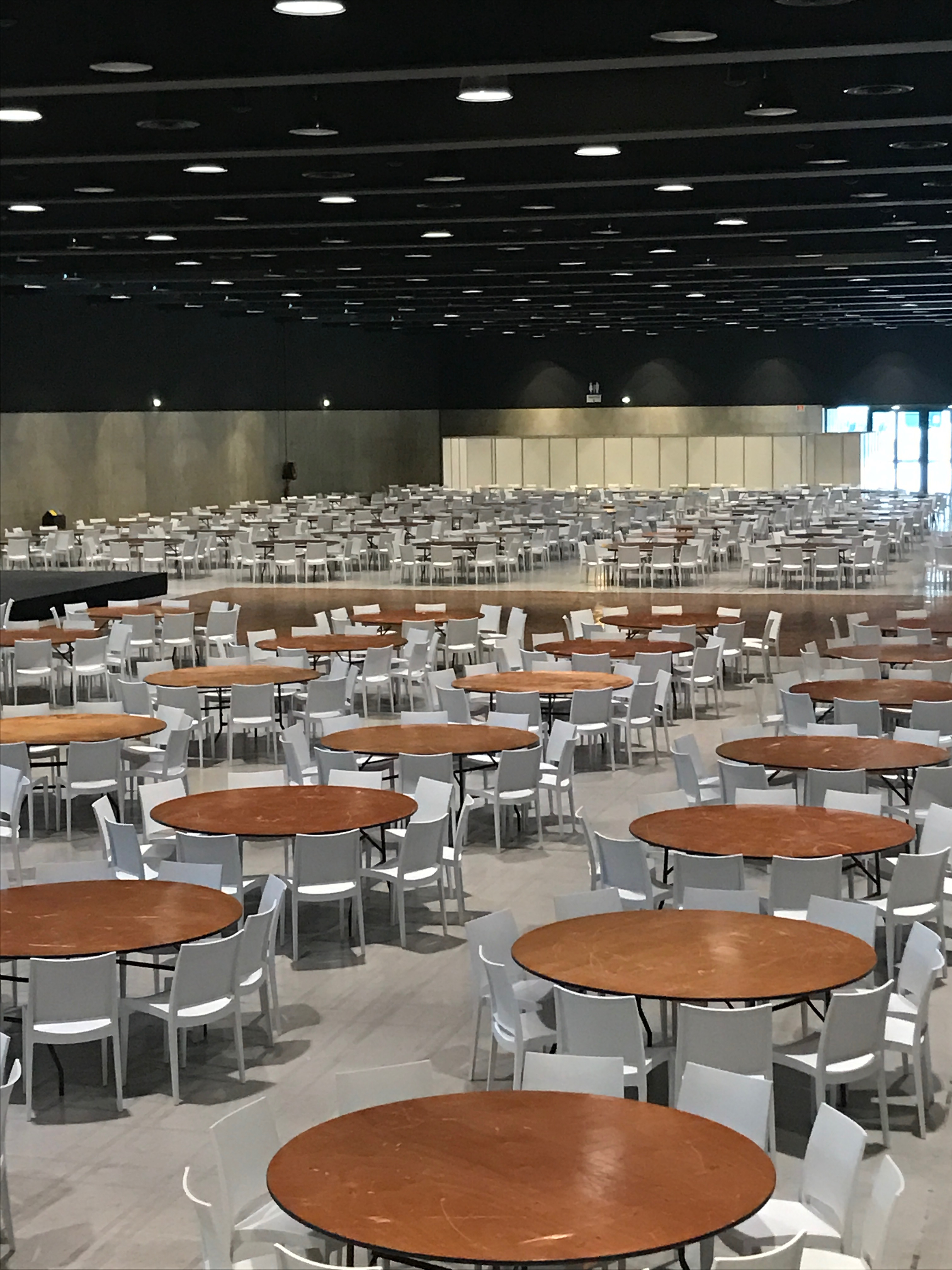 Service de location de fauteuils confortables et plaisants pour tous types d'événements et de décors_3