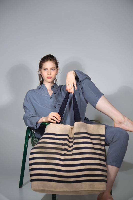 Grand sac fourre-tout en toile juco - avec soufflet et anses contrastées - Réf: KI0228 - Marque Kimood_3