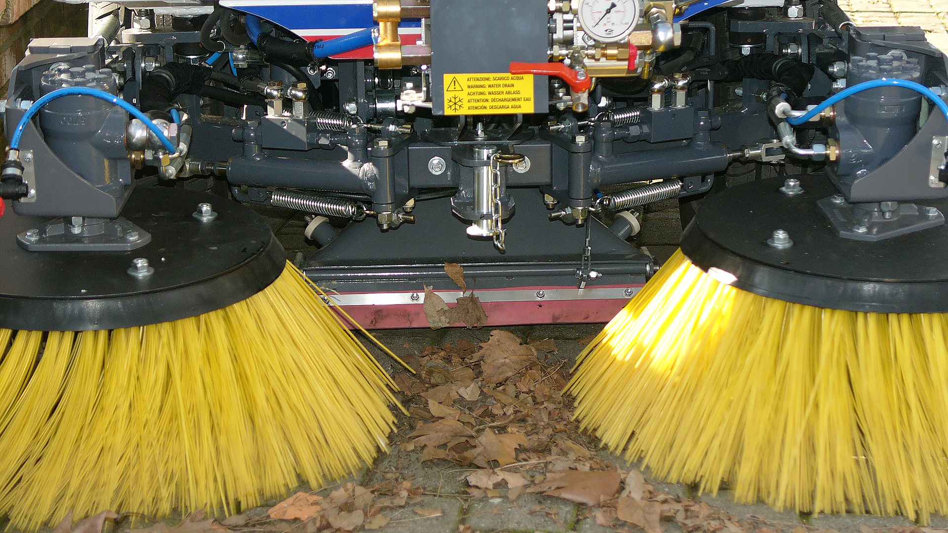 Dulevo 850 - Balayeuse de voirie aspiratrice diesel - 22000 m2/h - Piste de nettoyage 1500 à 1850 mm_3