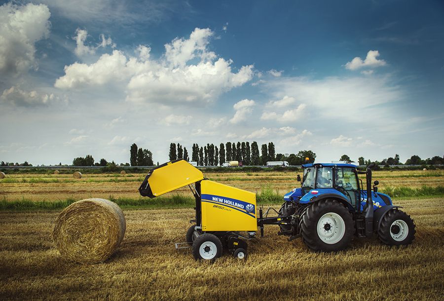 Machine à balles rondes New Holland BR155 avec huilage automatique des chaînes