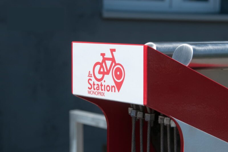 Borne de gonflage & réparation vélo tout en un  avec cale roue intégré - 2 vélos_3