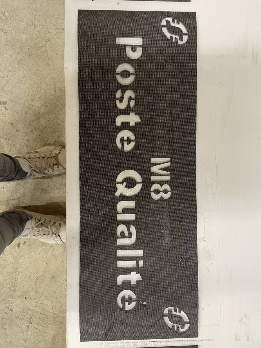 MTCP - Service de découpe au jet d'eau précis et polyvalent pour panneaux de signalisation sur mesure_3