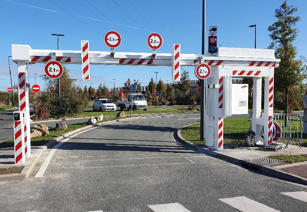 Portique coulissant pour parkings, supermarchés et espaces logistiques