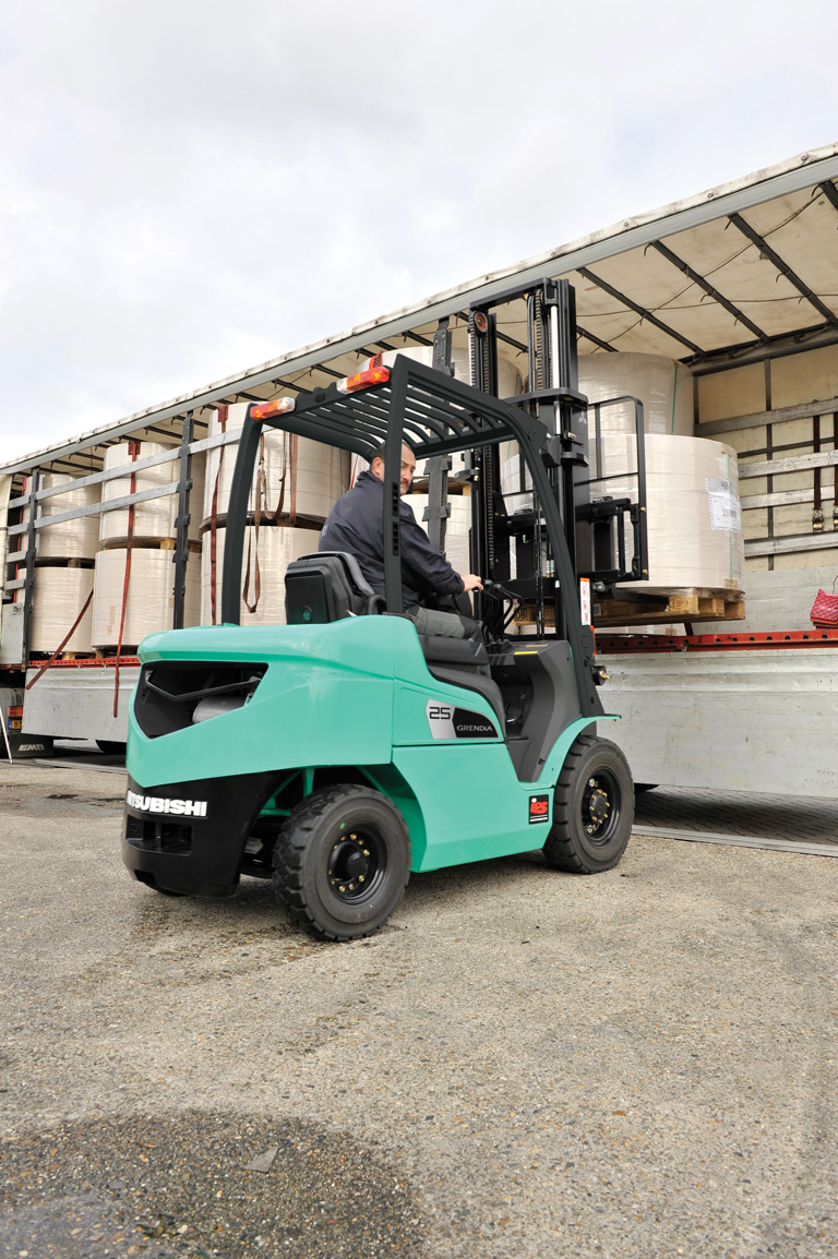 Location courte durée - Chariot élévateur thermique Mitsubishi 3500 kg - Diesel ou gaz - Grendia ES FD/FG35N - Applications standard sur PPS_3