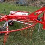 Outil agricole BL4 doté d'une tête d'attelage pivotante