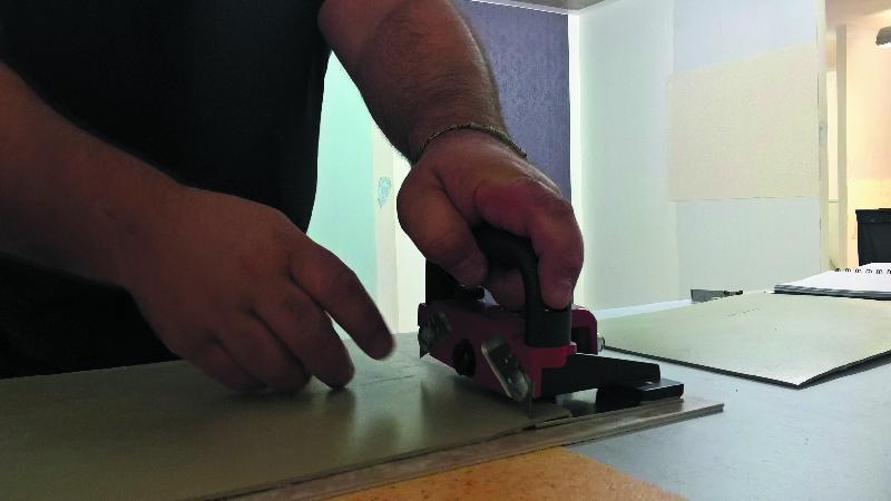 Coupe-joints Lino-Cut - Profondeur de coupe réglable - Utilisation bidirectionnelle - Marque Romus_3