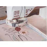 Équipement de broderie avec accessoire pour broderie de rubans