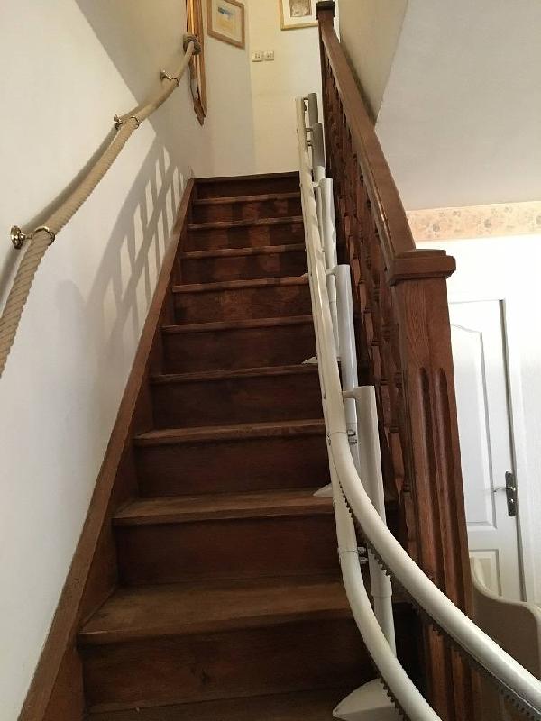 Fauteuil monte-escaliers sur mesure pour escaliers tournants - Installation rapide à Toulon - Handicare_3