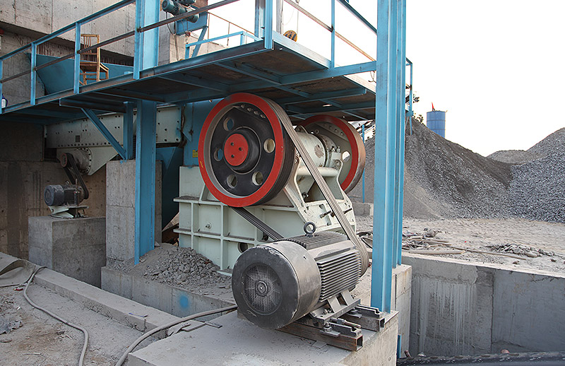 250 t/h - Ligne complète de concassage de minerai de fer avec mâchoire PE900x1200, cône CSB240 et broyeur VSI5X_3