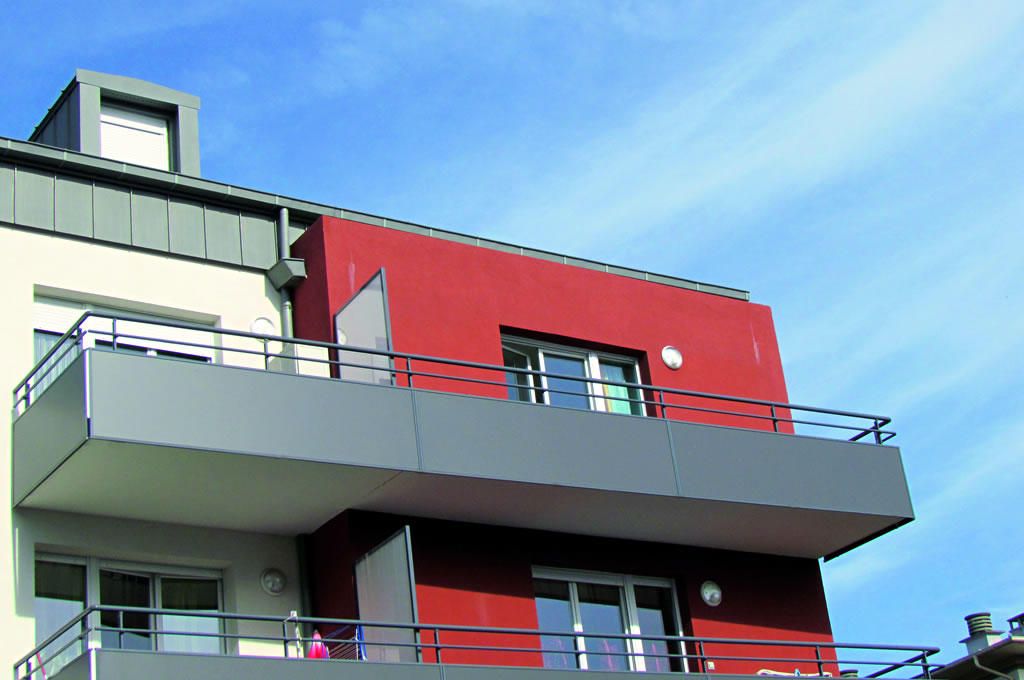 Garde-corps Areal adaptable aux contours des balcons et loggias