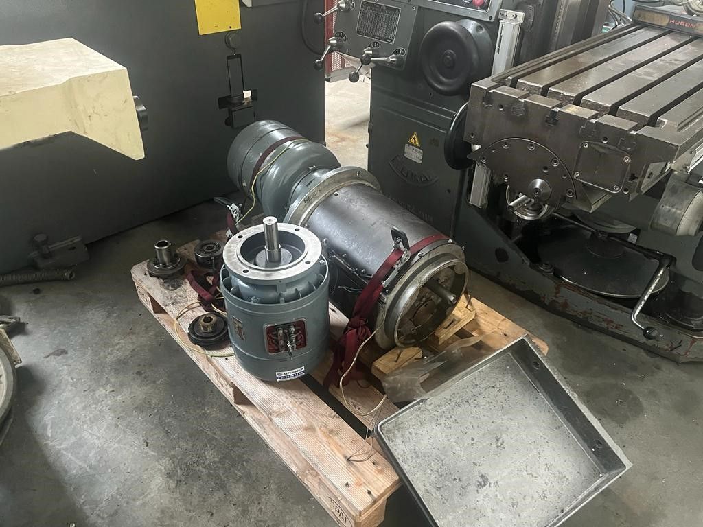 Fraiseuse d'occasion HURON NU4 avec encombrement 2220x1360x1850 mm