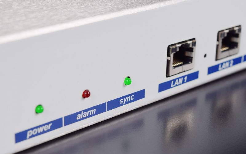 Serveur de temps NTP-DTS 4132 - Mobatime - 2 ports LAN complètement séparés (2x RJ45) - horloge maître multifonction et haute précision_3