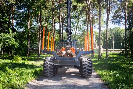 Remorque BMF 17T2 Pro pour transport de bois et travaux forestiers