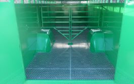 Remorque pour bétail avec suspension par accumulateur de série