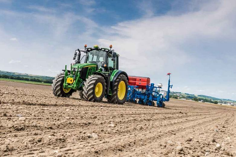 Tracteur agricole John Deere 6120M avec moteur 4 cylindres 4,5L