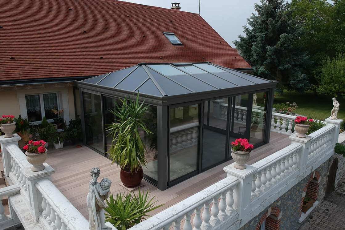 Véranda classique, avec toiture rectangulaire à facettes rayonnantes - Double pente - Grenat_3