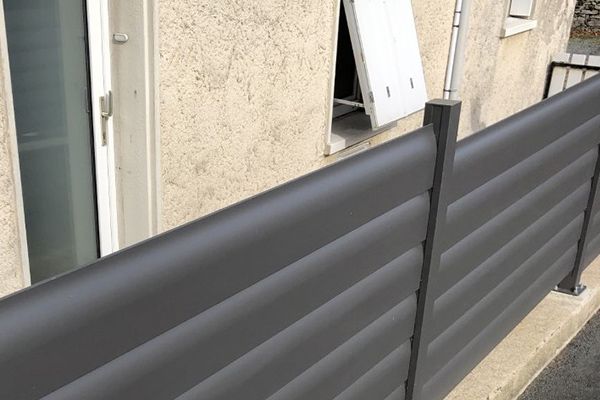 Clôture aluminium à poser sur muret ou à sceller dans le sol
