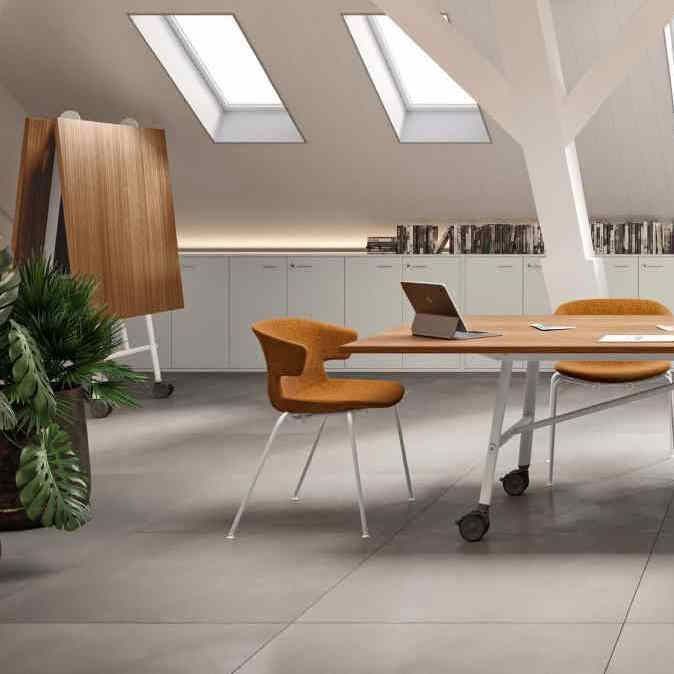 Table Serenity - plateau rabattable, roulettes, finitions personnalisables - idéale pour bureaux et espaces de réunion_3