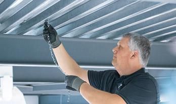 Système de bandeaux lumineux Conveo à LED - Éclairage adapté et puissant pour halls de production et bâtiments logistiques_3