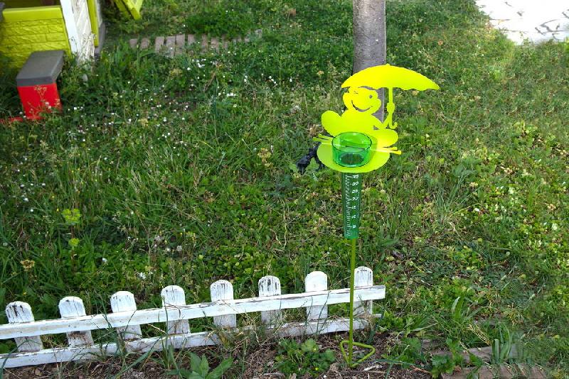 Support pluviomètre à piquer grenouille vert anis - H. 1,16 m - acier époxy résistant UV et gel - fabrication française_3