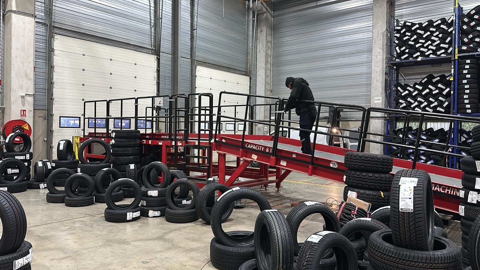 Rampe de chargement fixe avec niveleur électro-hydraulique - 8 tonnes - Occasion - Conforme CE_3
