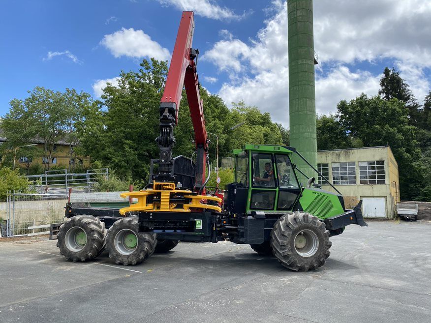 Tronçonneuse grappin pour travaux forestiers