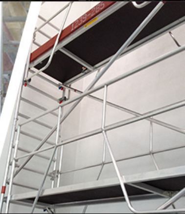 Échafaudage roulant léger et durable pour chantiers