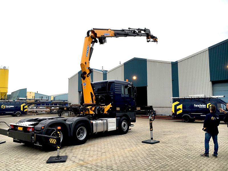 Grue auxiliaire big 395 - effer - pression 355 bar - capacité de levage et encombrement réduit_3