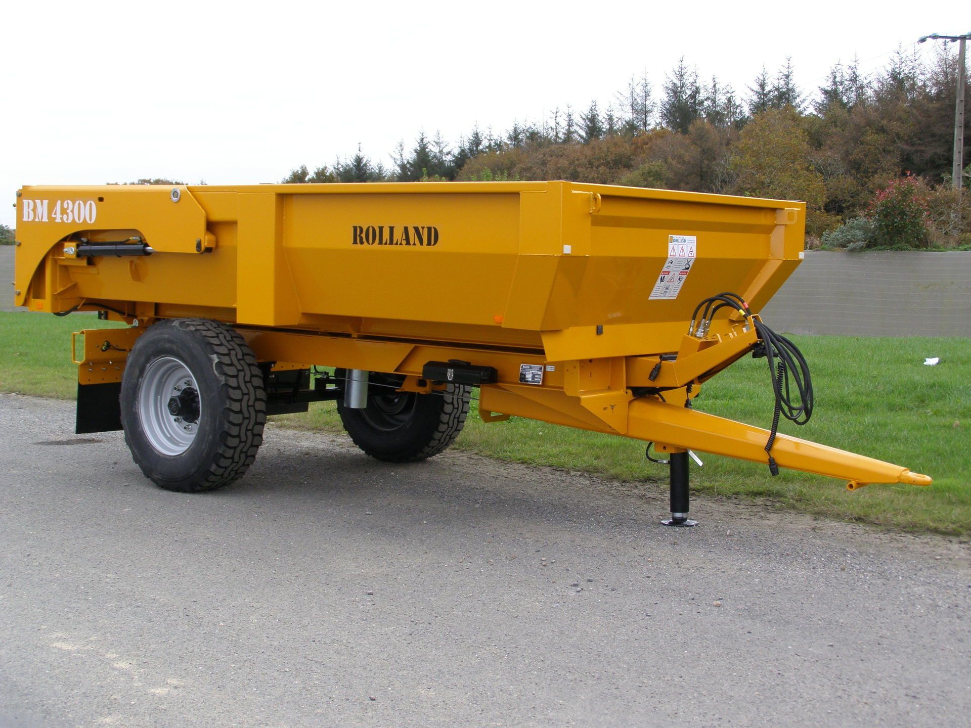 Benne Rolland BM 4300 idéale pour travaux paysagers