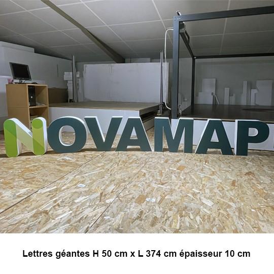 Enseigne logo Plexiglas translucide avec dos adhésif_3