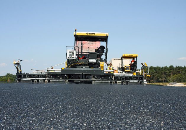 BF 800 C Finisseur d’autoroute - Performances élevées pour couches, autoroutes et pistes d'aéroport_3
