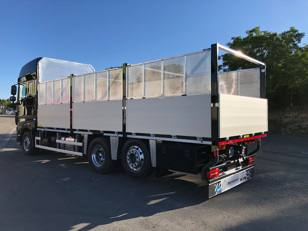 Plateau pour poids lourds avec protections pare-cyclistes