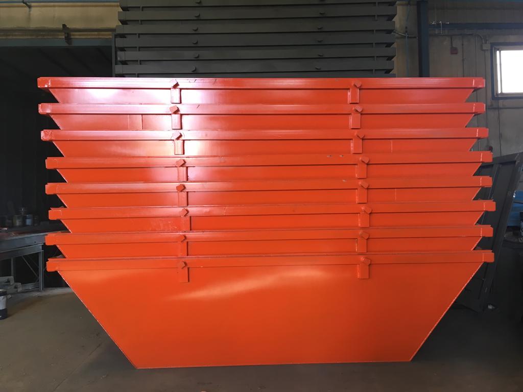 Bennes résistantes avec ceinture UPN80 et goussets de renfort