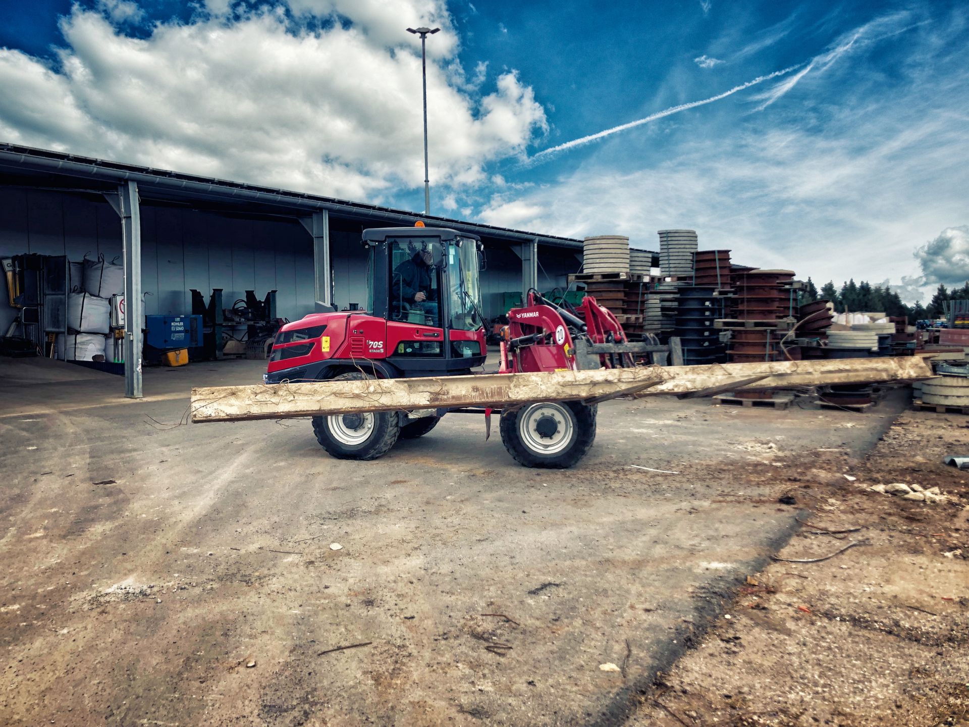 Engin de construction Yanmar 5 400 kg avec moteur 4TNV98C