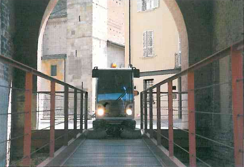 Balayeuse urbaine performante Dulevo 850 Mini en acier inoxydable