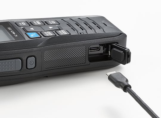 VHF marine portable étanche et intuitive IC-M25EURO EVO - légère, compacte, flottante avec écran LCD et charge USB_3