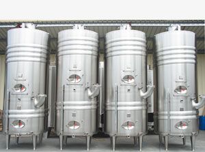 Cuves inox - garde vin avec passerelles inox et tuyauteries_3