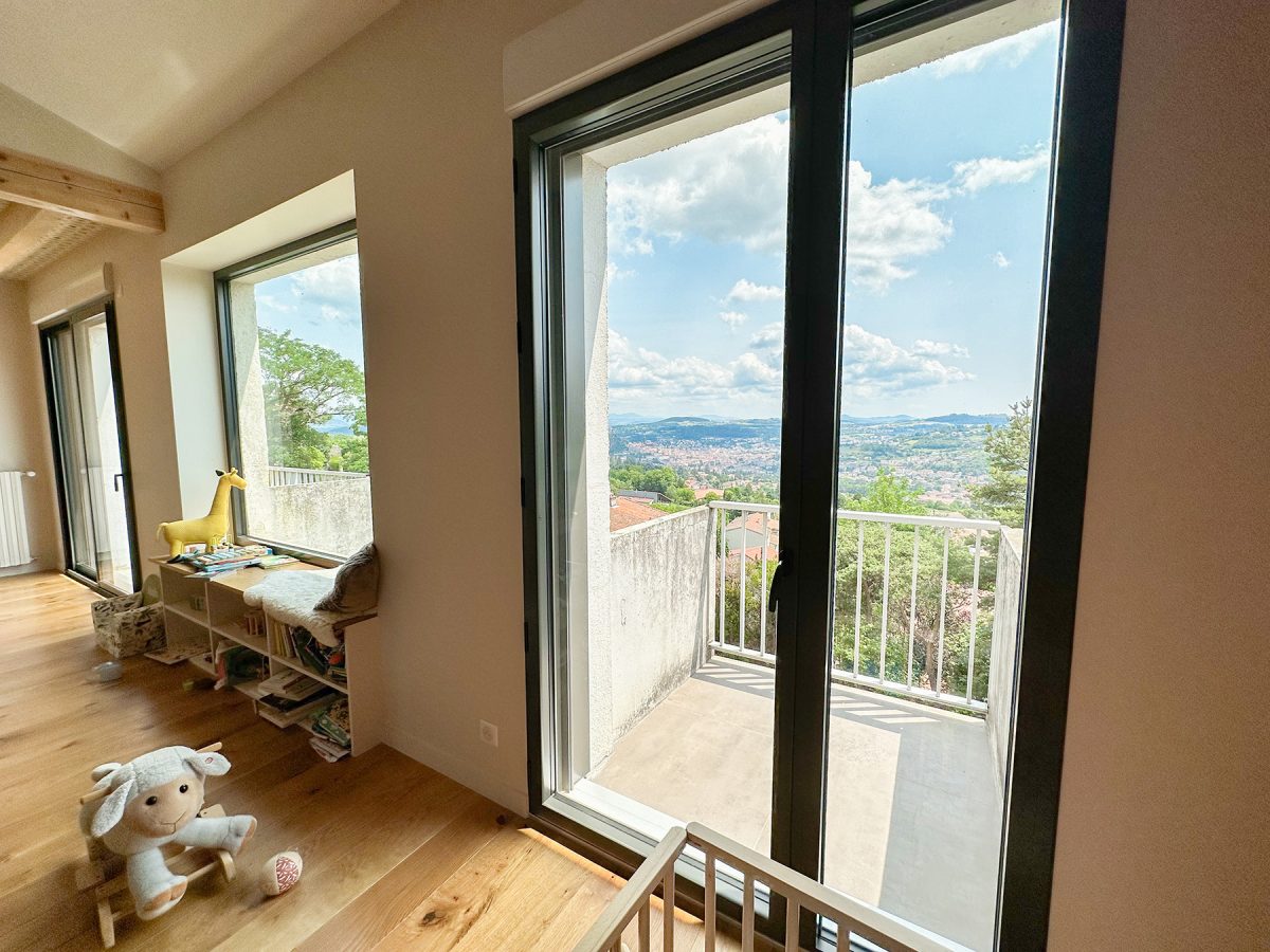 Baie vitrée coulissante sur mesure en aluminium - confort, performance, esthétisme et sécurité_3