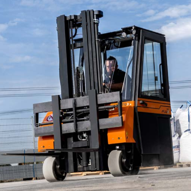 Chariot Multidirectionnel Électrique HUBTEX FLUX pour la manutention de palettes et charges longues en Isère et Rhône   -  disponible en achat neuf et en location de courte à longue durée_3