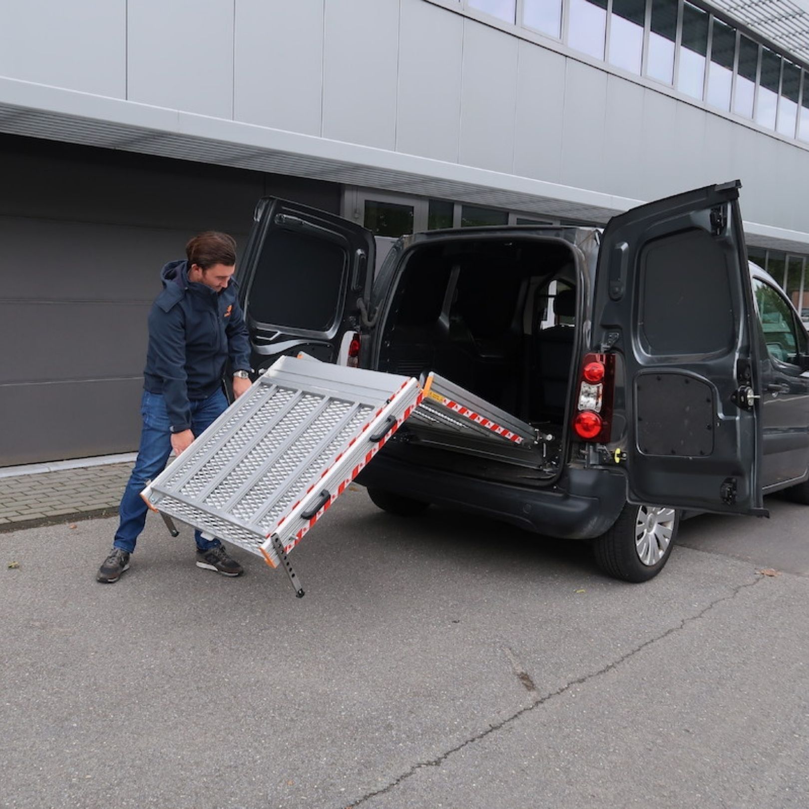 Rampe de chargement repliable et facile à manipuler - Manutention - jusqu'à 400 kg - DH-AI12/13_3