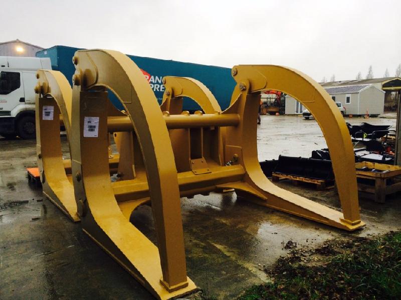 Équipement pinces à grumes - Brault Matériel - acier haute résistance pour gros troncs - adapté à l'Afrique_3