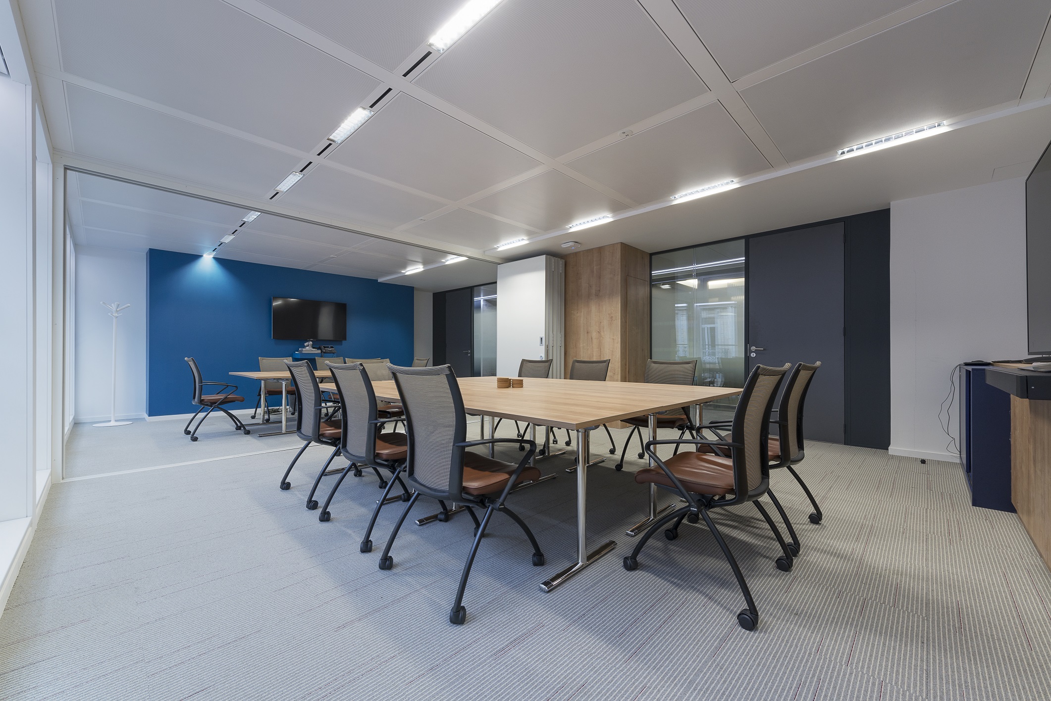 Solution de cloison mobile pour bureaux et espaces multifonctions