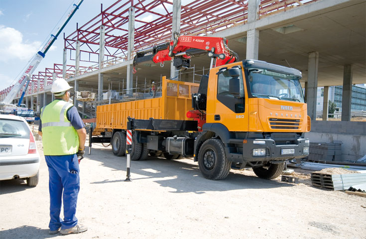 Grue auxiliaire Fassi F425A et F425RA e-dynamic - capacité de levage jusqu'à 41,49 tm - bras hydraulique jusqu'à 28,65 m avec jib_3
