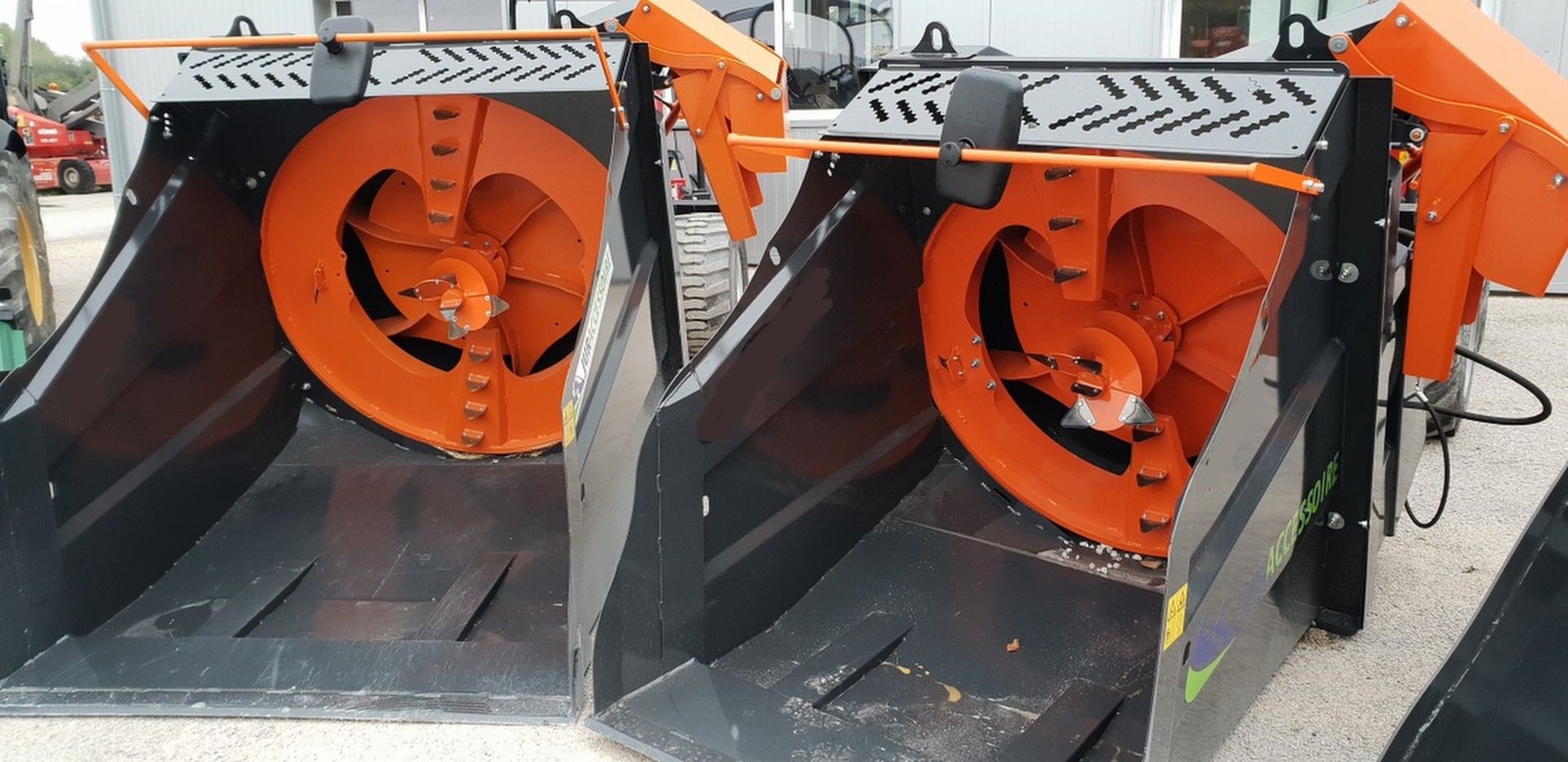 Machine de paillage pour valet de ferme avec largeur de caisse 110 cm